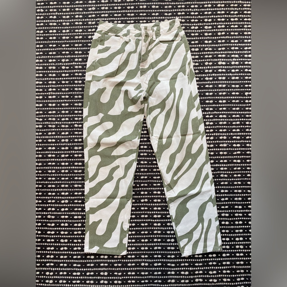 SHEIN women’s print jean 4 small